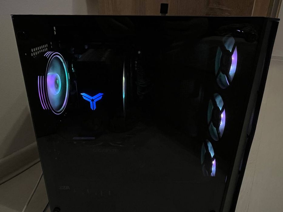 Компютър с RTX 2060 + монитор AOC 24” + клавиатура KD87A