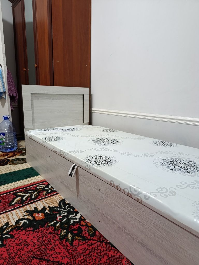 Krovat sandiqli kravat
