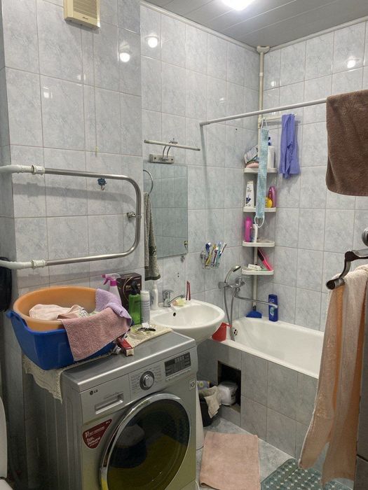 Продается Юнусабад -4  2х комнатная квартира