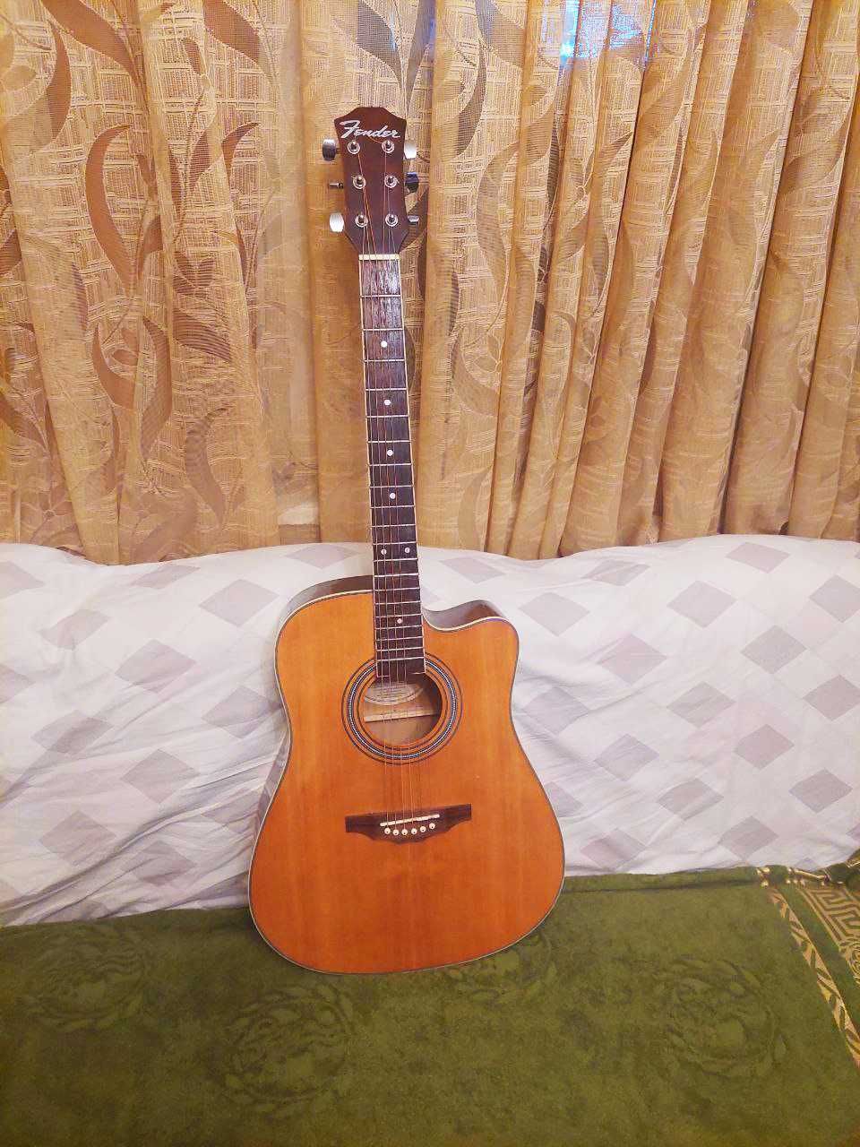 Продам гитару Fender CD-60ce