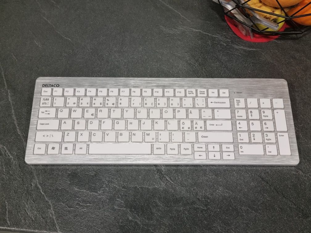 Tastatura Bluetooth perfect funcționala.