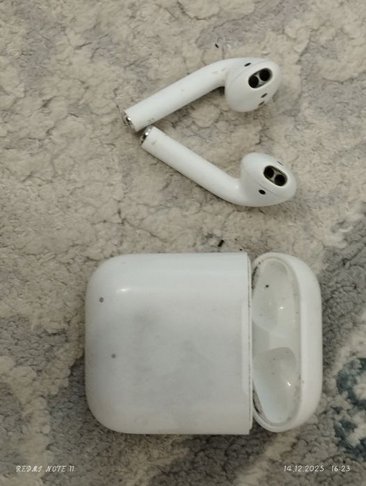 Наушники айрподс продаются