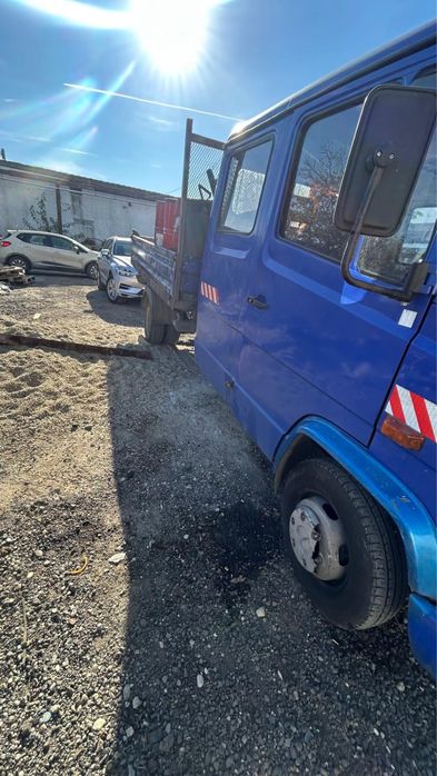 Vario basculabil cu locuri Detarata la 3,5 tone se conduce cu B