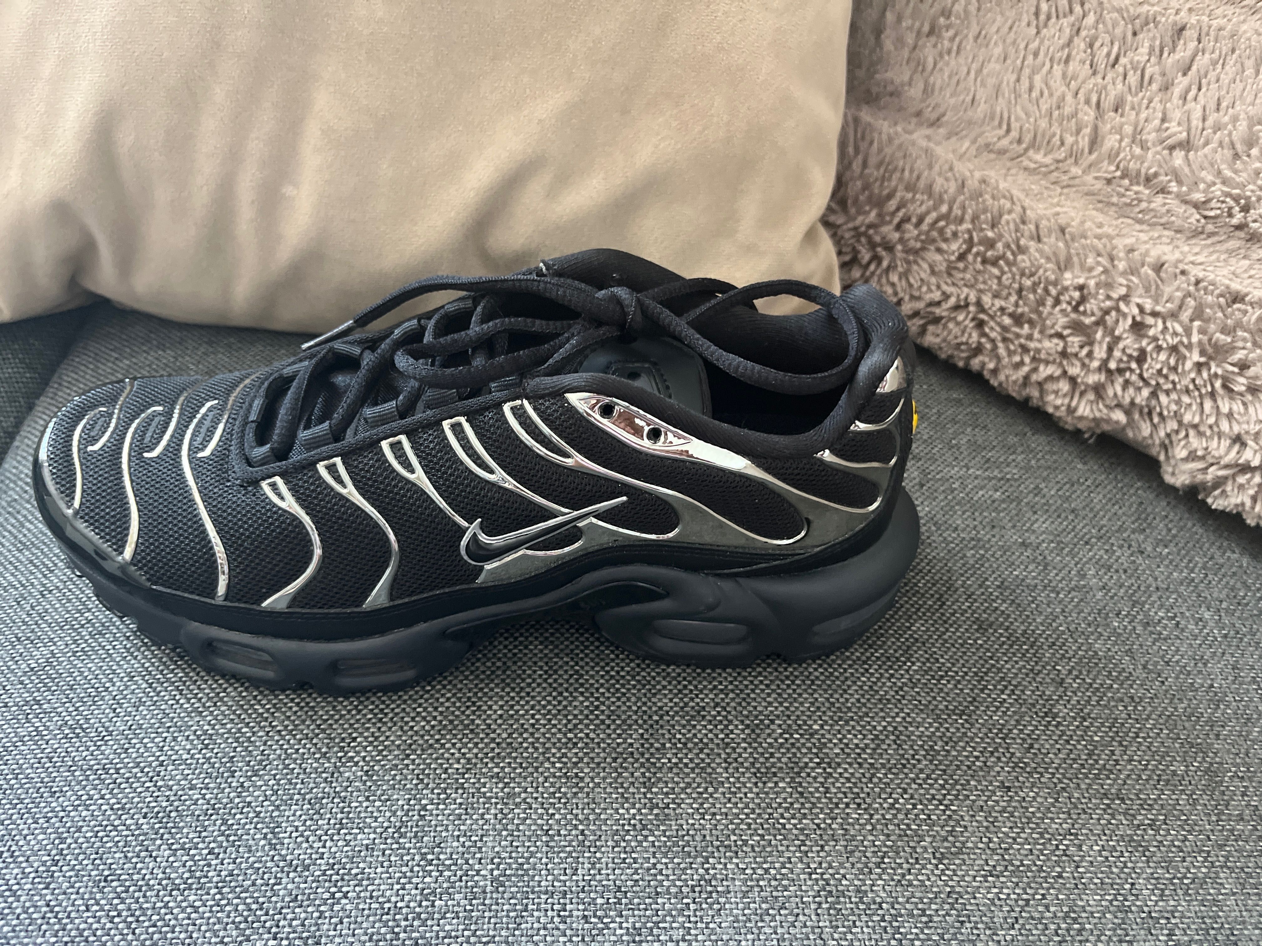 Продавам маратонки  нови Nike Tn air