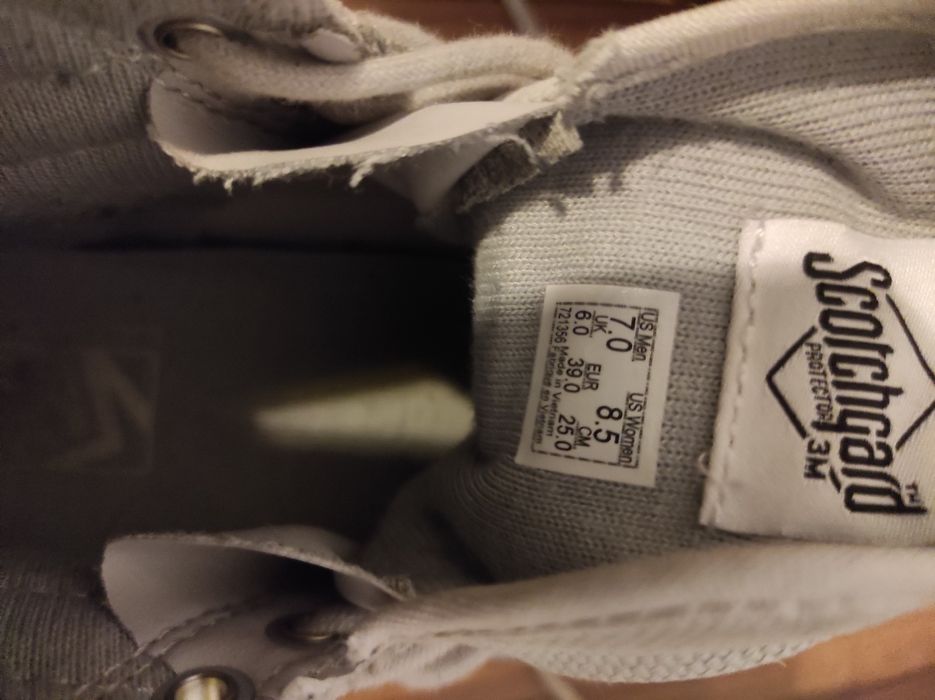 Se vinde tenesi Vans impermeabili  -mărimea 39 / RAAD ,mărimea 41