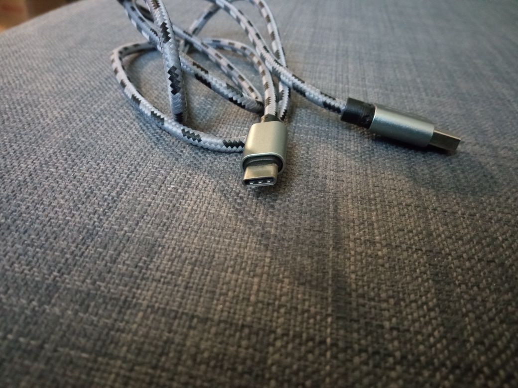 USB кабели 2 бр.