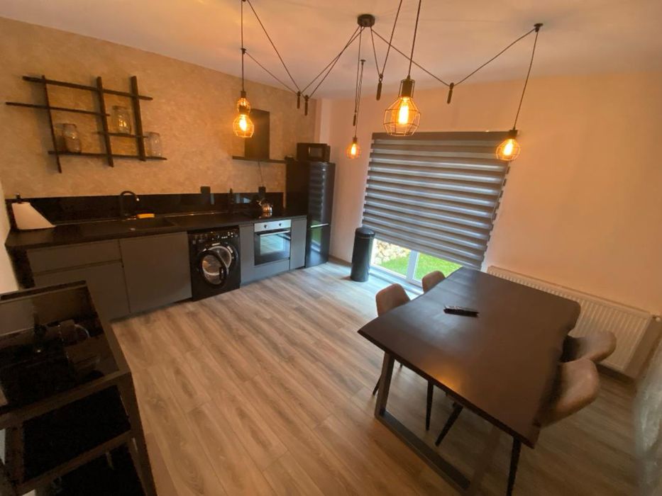 Inchiriez apartamen lux in vila chetuieli incluse
