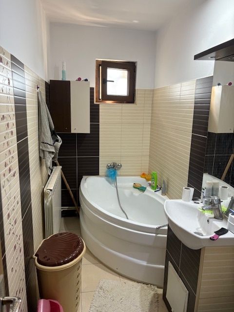 Închiriez apartament Plopeni