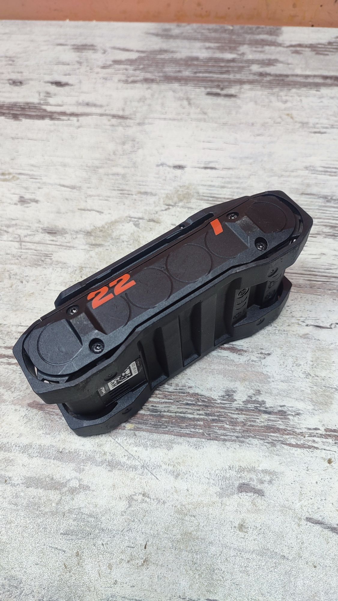 Батерия Nuron B 22-85 Li-ion на Hilti.Бартер за батерии Makita