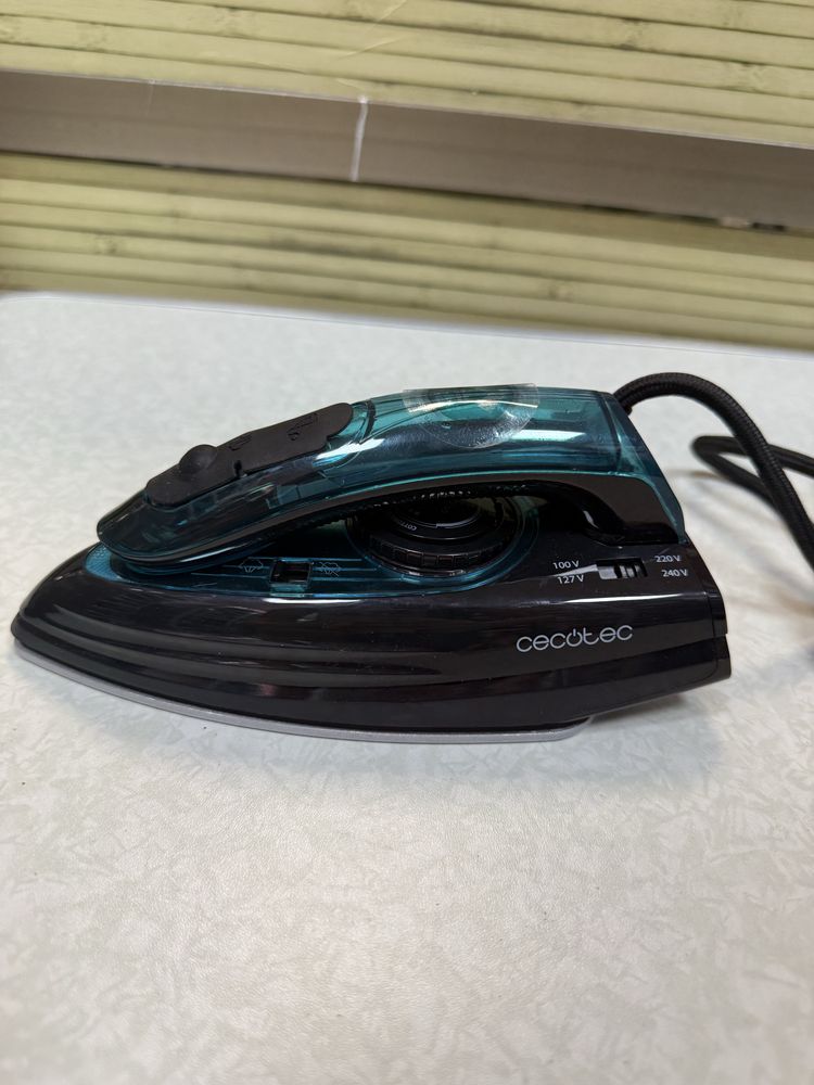 Туристическа малка ютия Cecotec 8000 Goforce