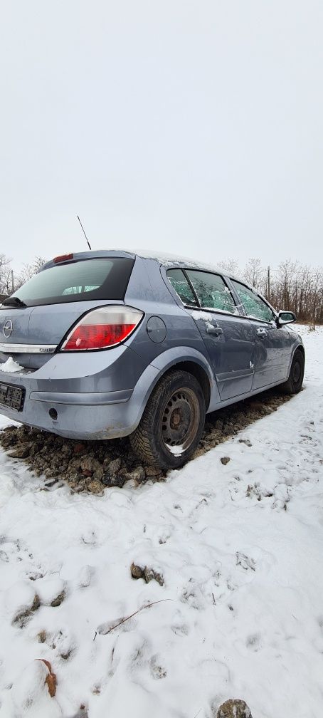 Dezmembrez Opel Astra H 1.3 cdti