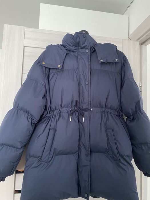 Продается куртка в идеальном состоянии,новая и теплая