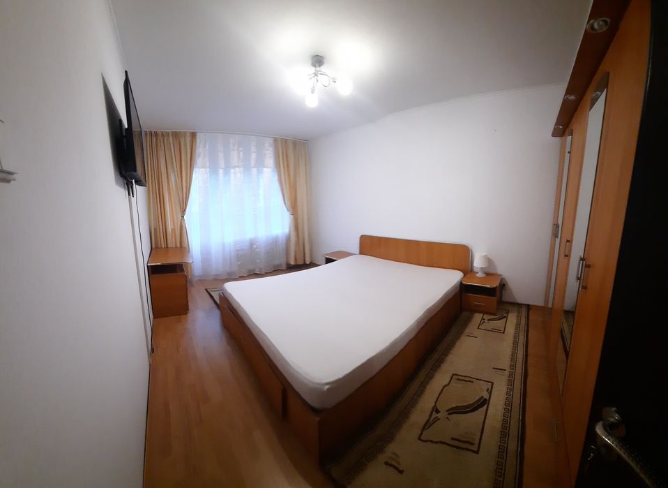 De închiriat apartament 3 camere