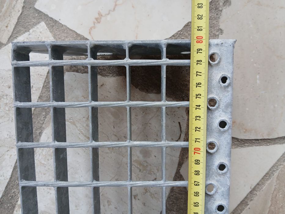 Trepte zincate pentru scari