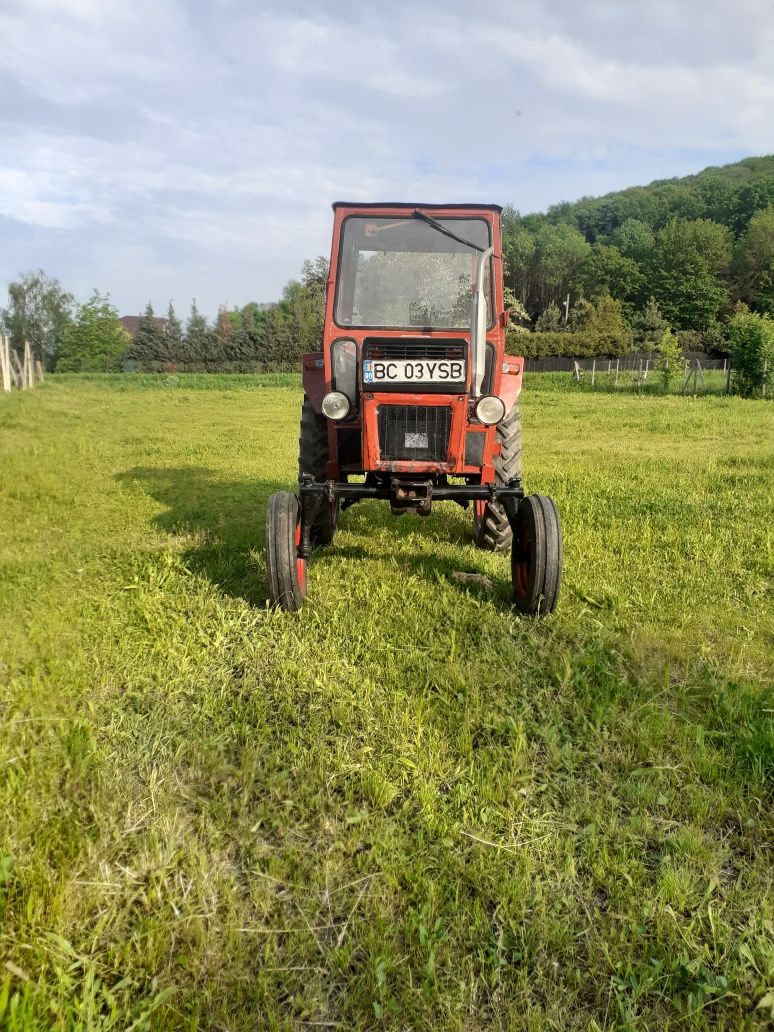 Vând tractor u 445L 2002