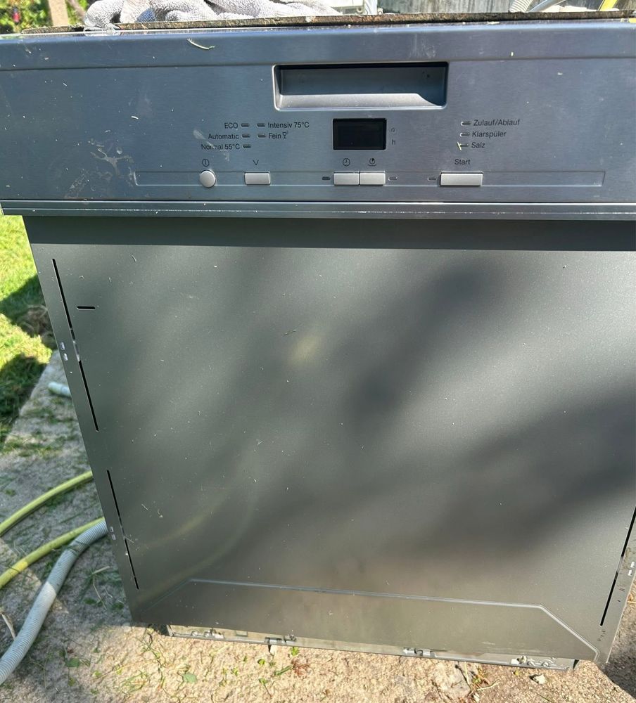 Продавам съдомиялна MIELE