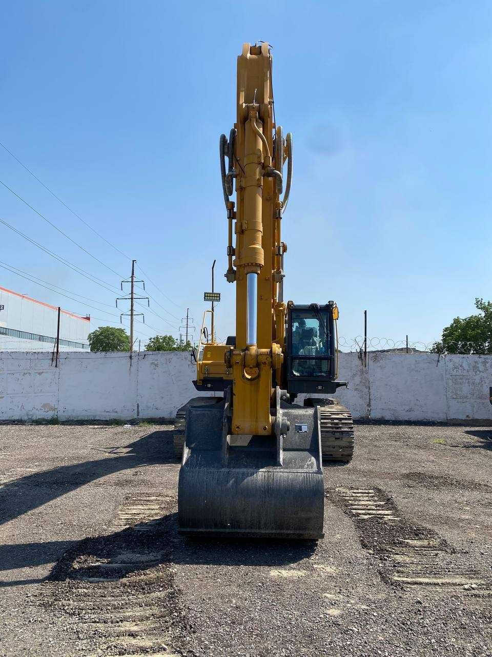 Гусеничный Экскаватор SDLG E6375FEH (1,9 m³). Навоий