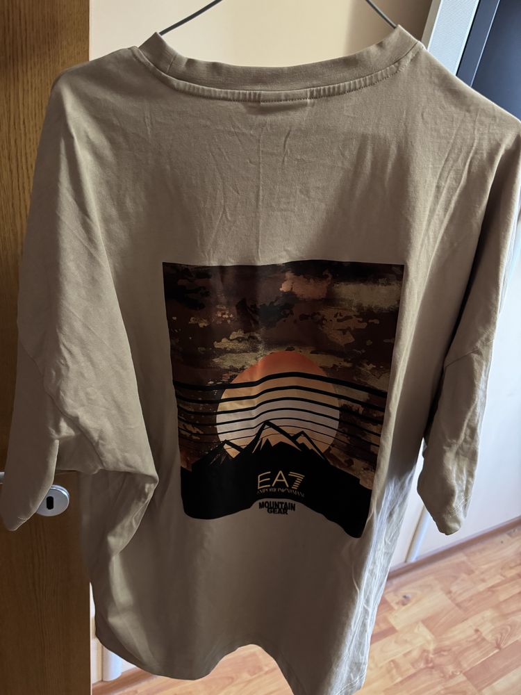 Тениска Emporio Armani oversize Ново!