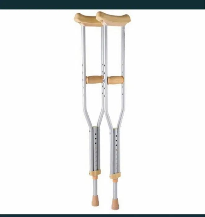 Отдам бесплатно костыли