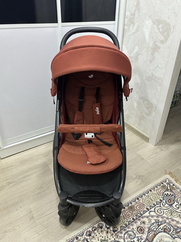 Продается коляска Joie. Состояние отличное