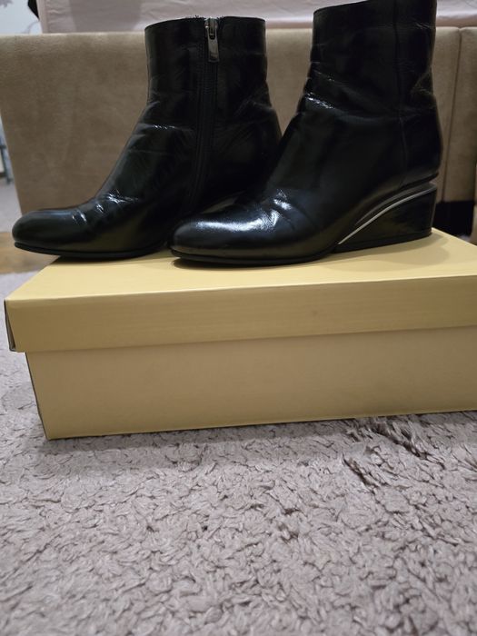 Черни боти Sara Pen