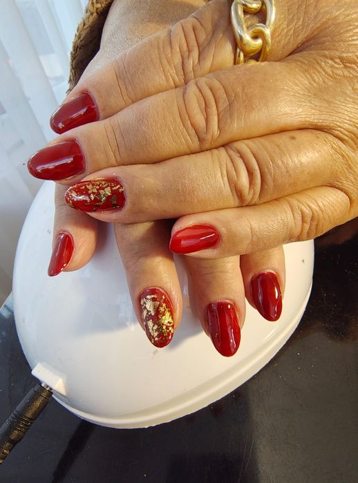 Gene  si unghii cu gel