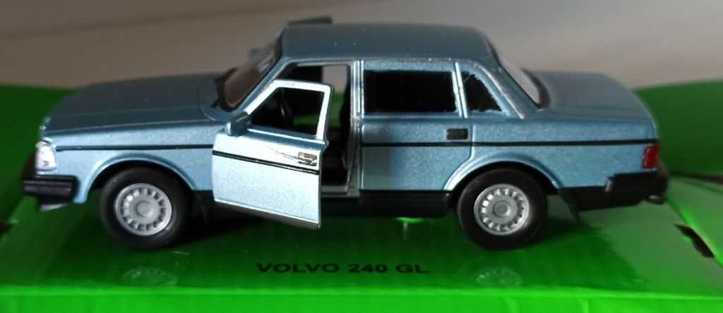 Macheta Volvo 240 GL 1979 bleu - Welly 1/36