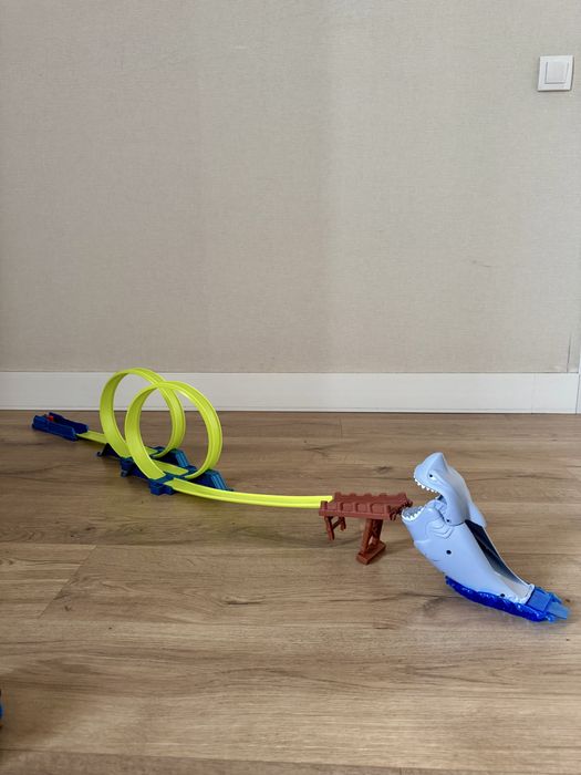 Трек Zuru Shark Attack