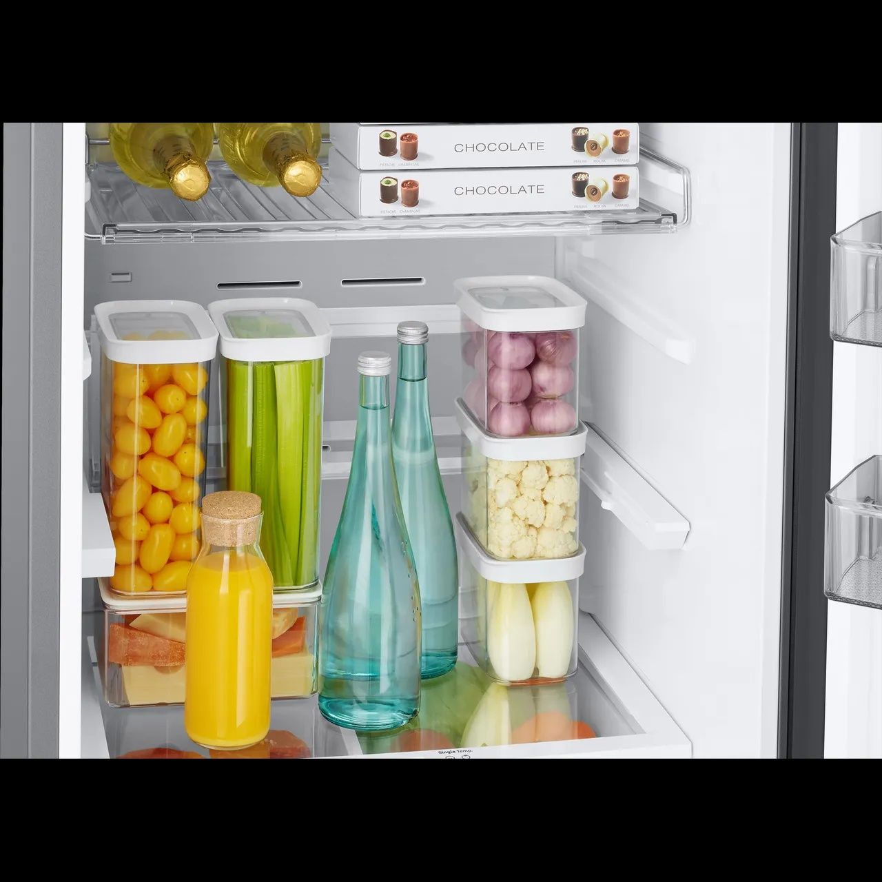 Нов хладилник с фризер Samsung Be Spoke RL38A7B5BS9