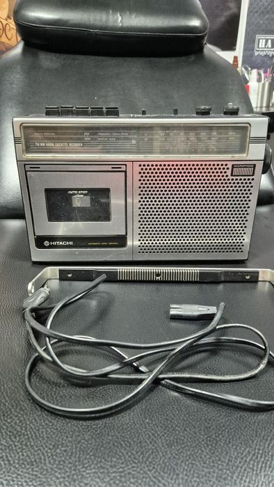Касетофон Hitachi