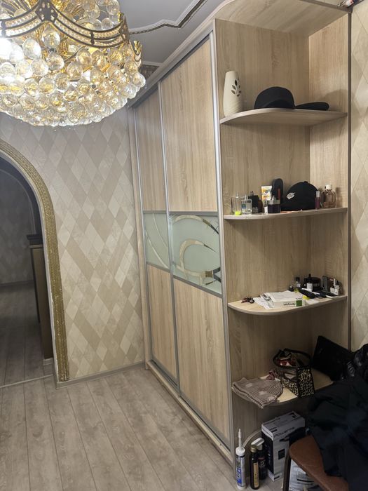 Продам прихожую с расдвижными дверями