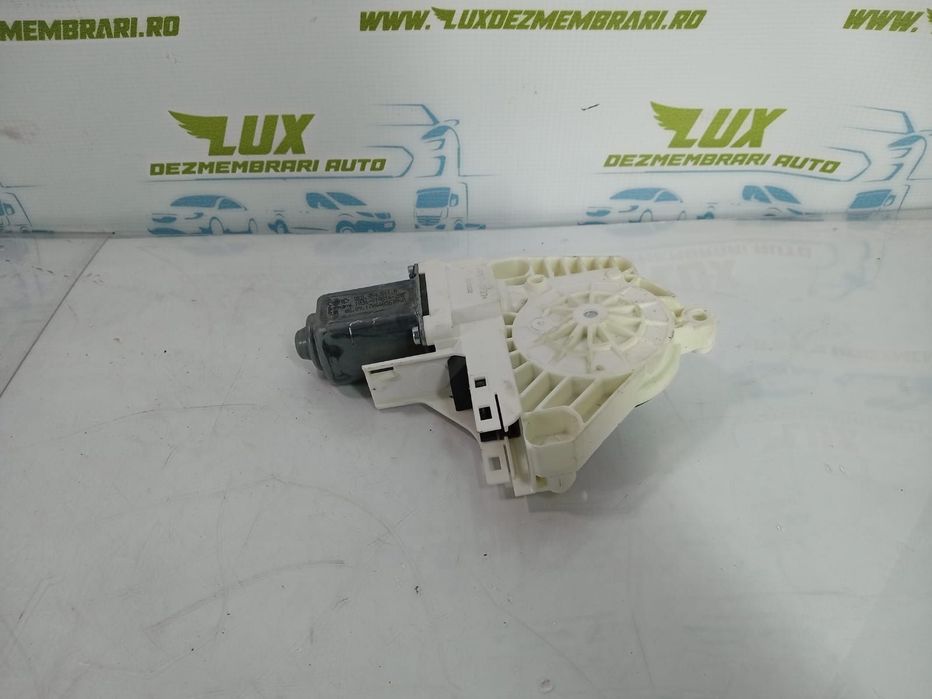 Motoras macara stanga spate 8k0959811A Skoda Yeti 1