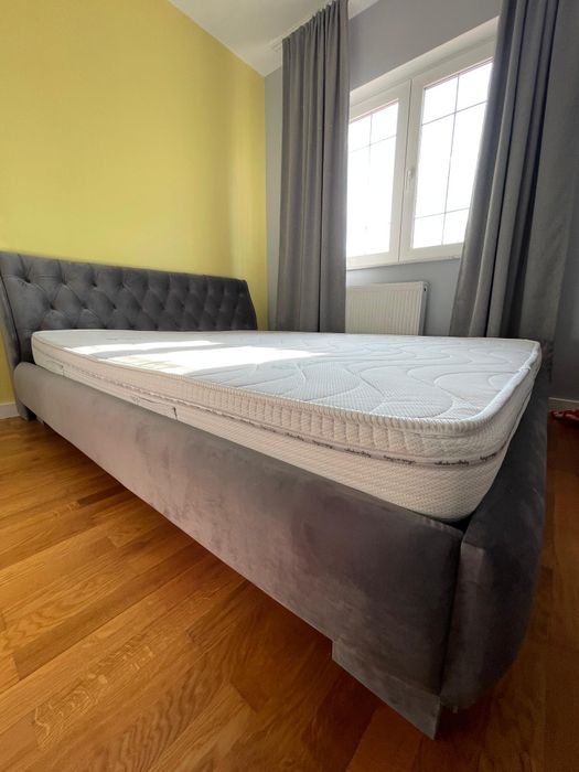 Pat tapitat Chesterfield gri 160x200