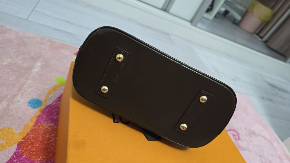 Geantă Louis Vuitton Alma BB