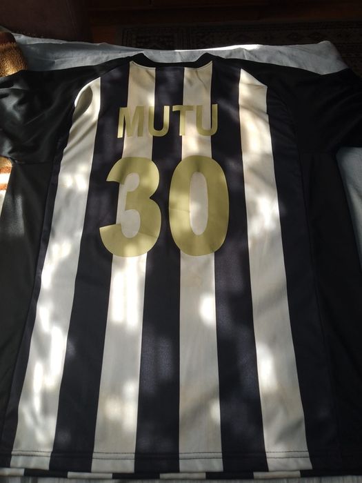 Vând tricouri sportive