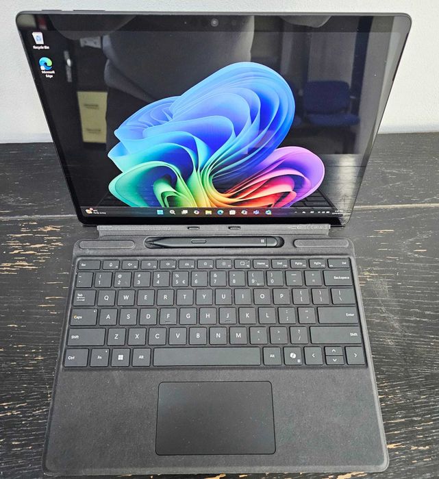 Microsoft Surface Pro 11 X 13" 16GB/1 TB + Tastatura Zeus Amanet 65135