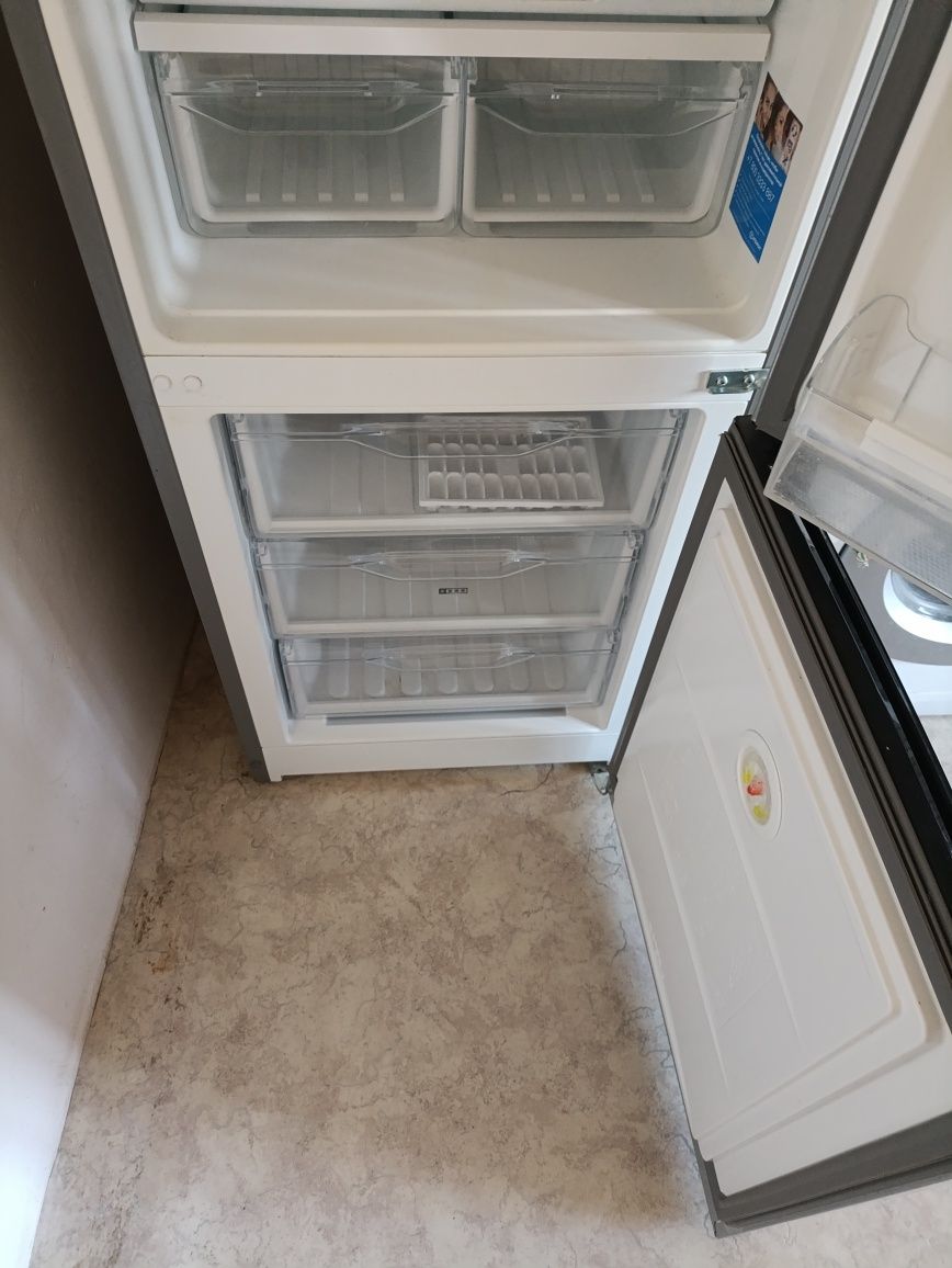 Продам холодильник в отличном состоянии, индезит