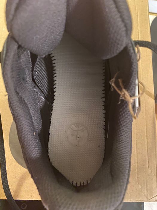 Yeezy Boost 700 Utility Black Marine 10 / 44