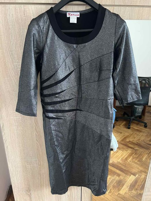 Официална рокля.