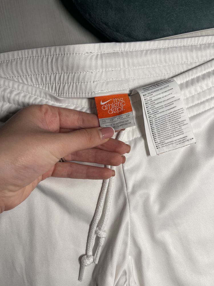 Pantaloni Nike dama trei sferturi