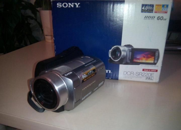Продается видеокамера Sony Handycam DCR SR 220 E