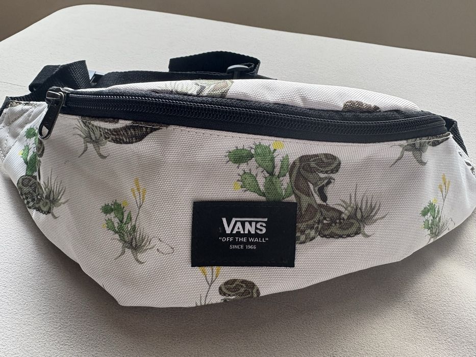 Чантичка за кръст Vans