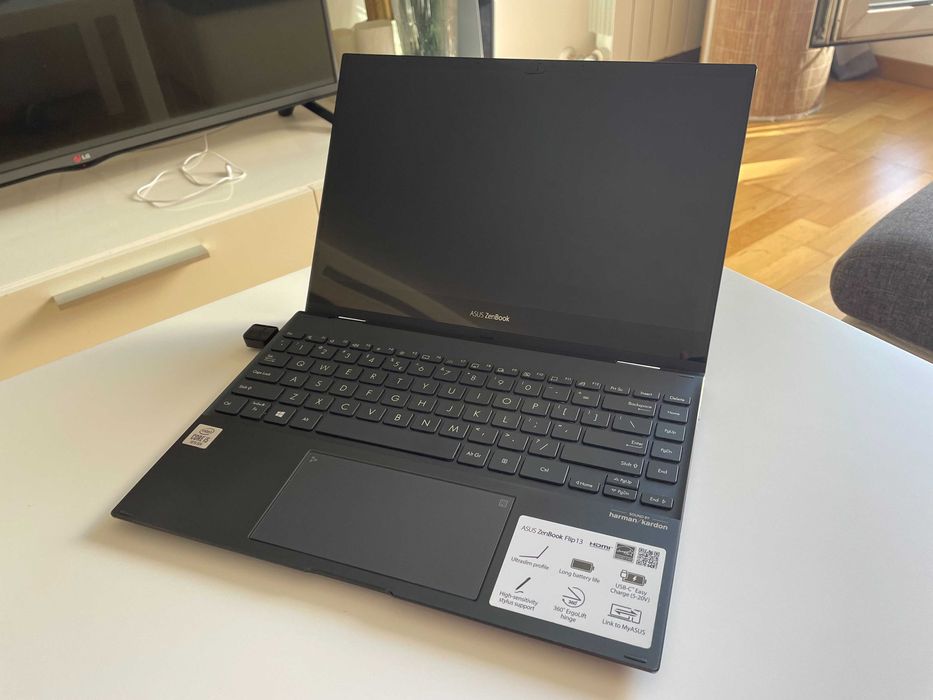 ASUS Zenbook Flip 13 UX363 –2 în 1, i5, 8GB RAM, 512GB SSD Touchscreen