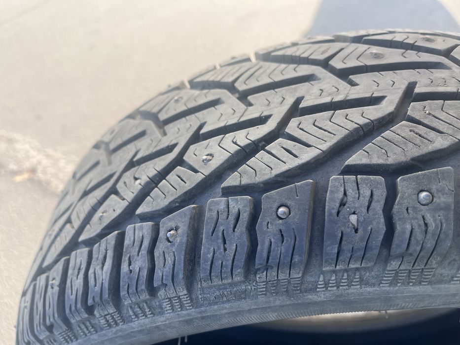 Шины с шипамы продам