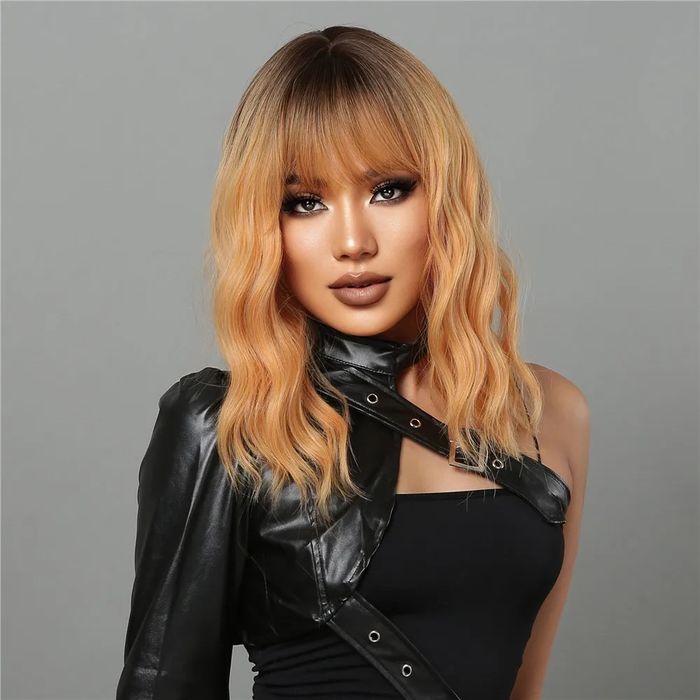 Peruca R259 Blonda Ombre Bob scurta Breton creata ondulata satena