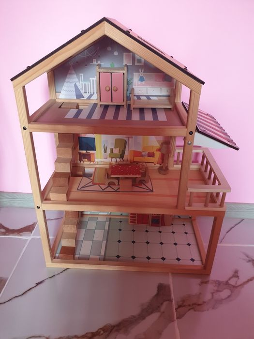 дървена къща за кукли