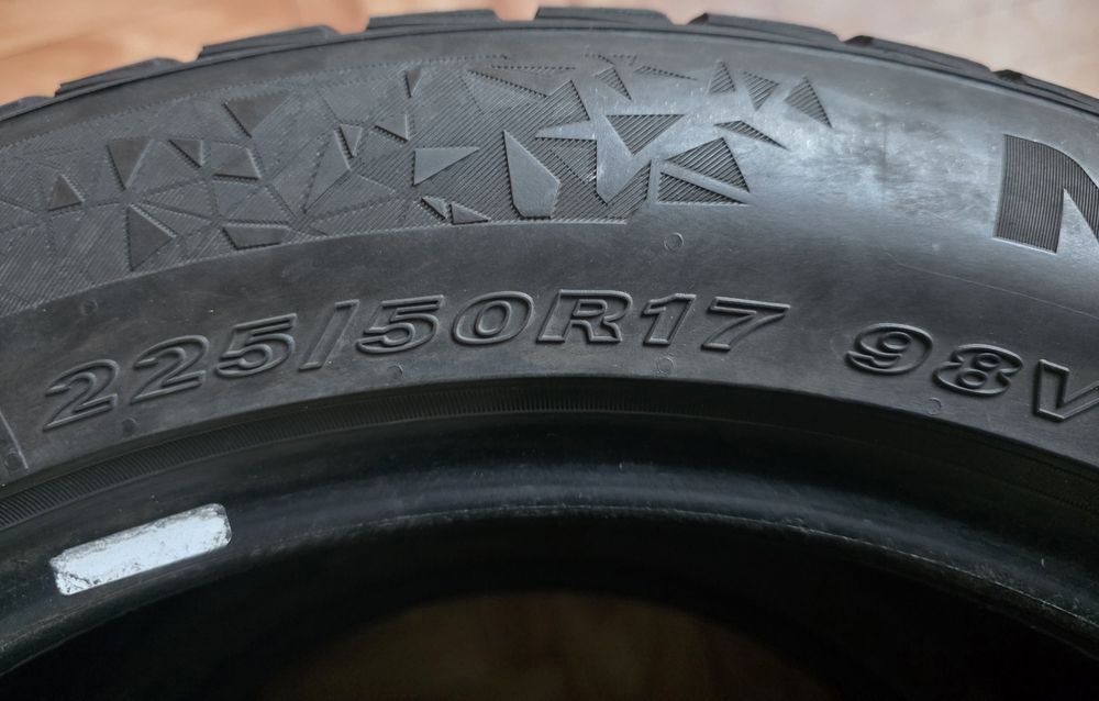 225 50 17 гуми NEXEN 2 броя с над 7 ММ. Грайфер