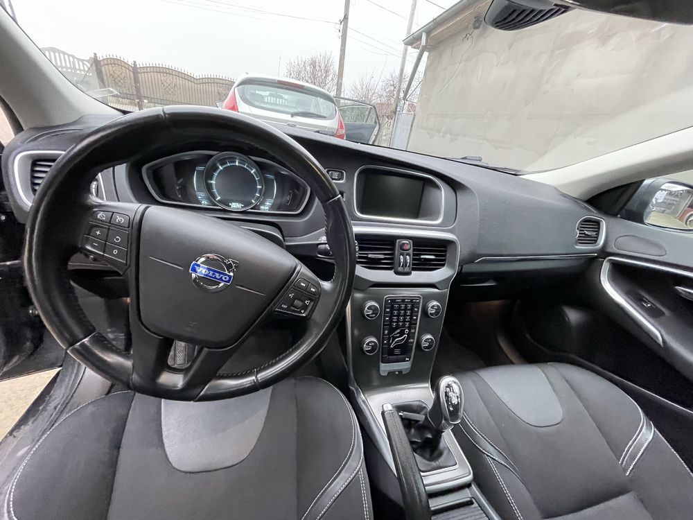 Volvo v40 1.6 diesel D2 2013