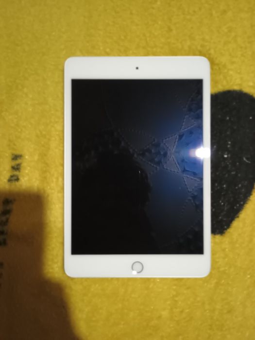 Ipad mini 4 într-o stare foarte bună