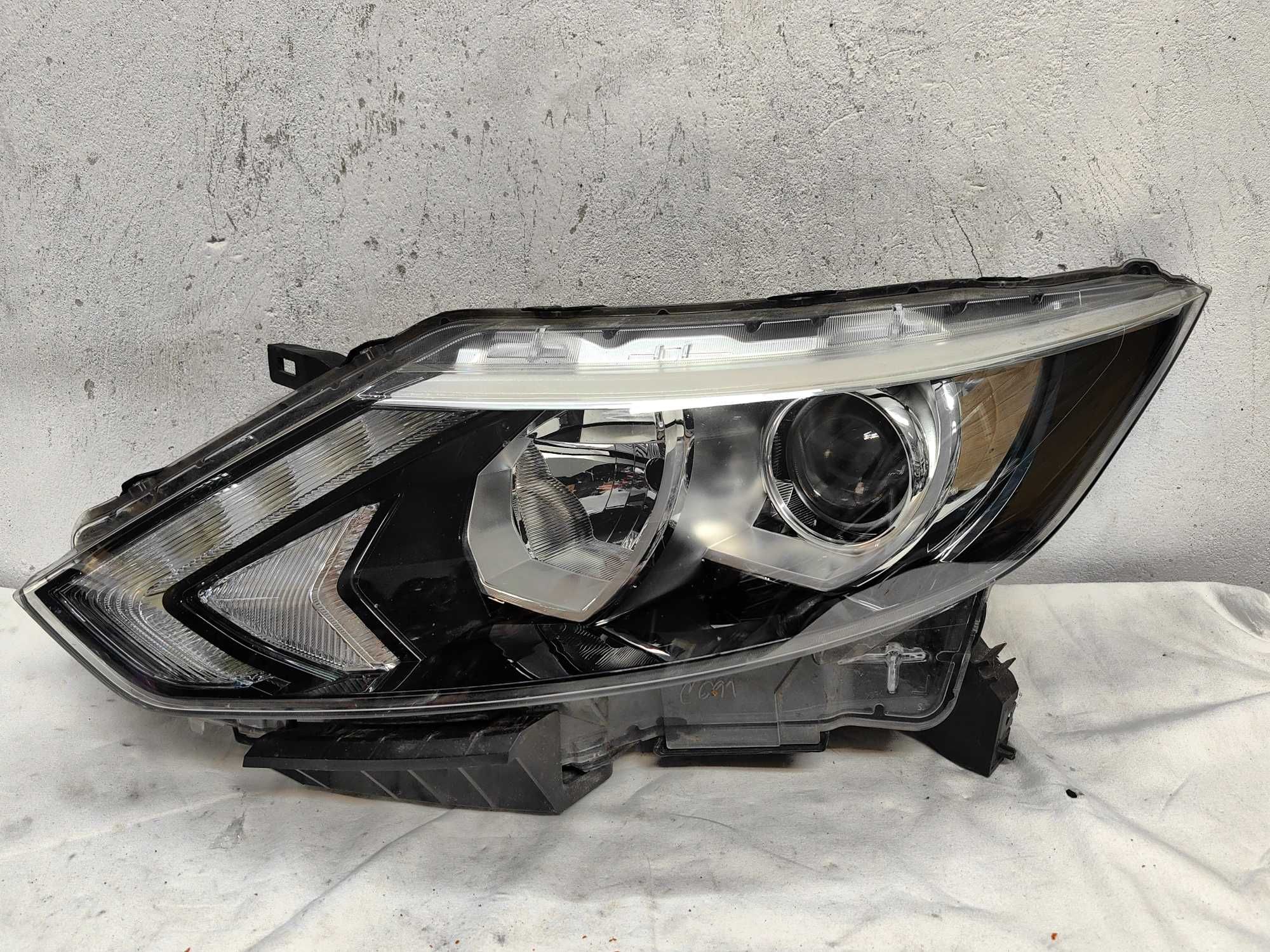 Оригинален   фар Нисан  Nissan Qashqai Led